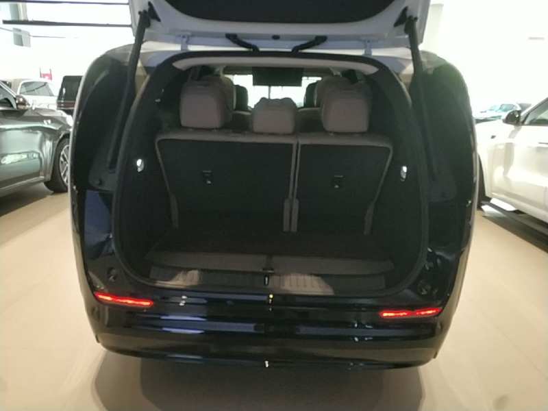 Used Li Auto MEGA 2025 Home Family Special Edition — 18