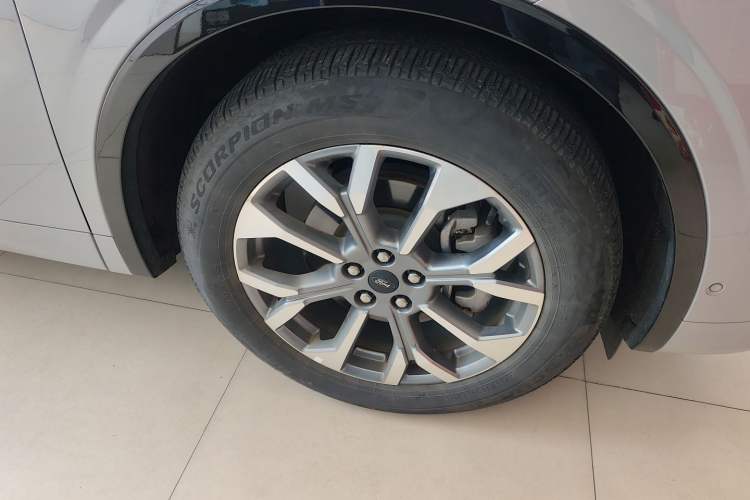 Used Ford Edge 2023 Ford Explorer L 2.0T EcoBoost Four-Wheel Drive 7-Seater Supreme Model Right Front Wheel Hub