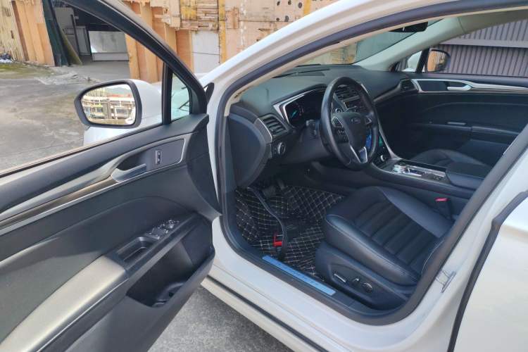 Used Ford Mondeo 2020 EcoBoost 180 Luxury Model Driver Seat