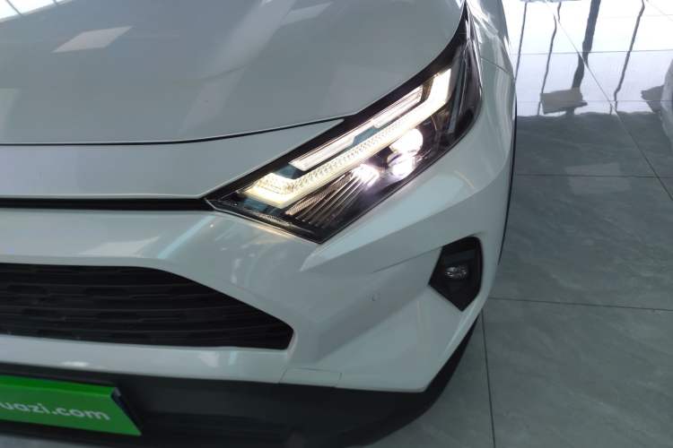 Used Toyota RAV4 2023 2.0L CVT Two-Wheel Drive 20th Anniversary Platinum Edition