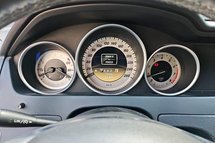 Used Mercedes-Benz C-Class 2011 C 300 Fashion Model Instrument Cluster