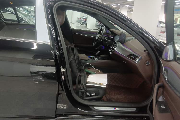 Used BMW 5 Series 2021 Facelifted 530Li Leading Edition M Sport Package
