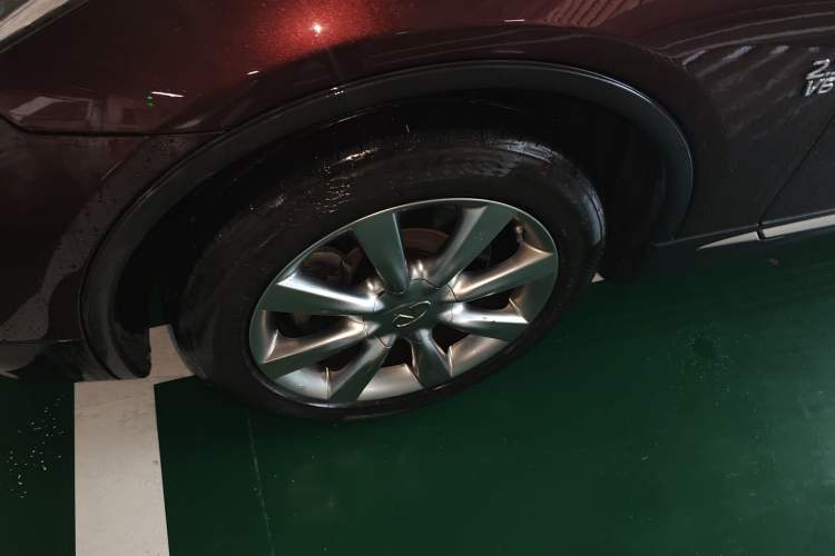 Used Infiniti QX50 2015 2.5L Comfort Edition Right Front Wheel Hub