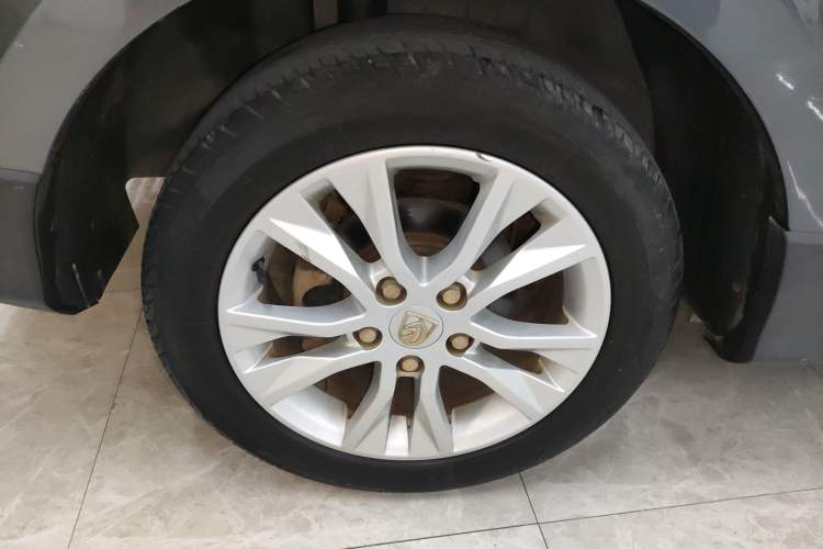 Used Baojun 730 2014 1.5L Manual Luxury Navigation ESP Version 7 Seats