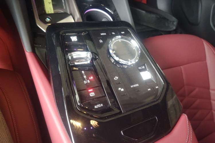 Used BMW 5 Series 2025 530Li Luxury Edition M Sport Package Gear Lever