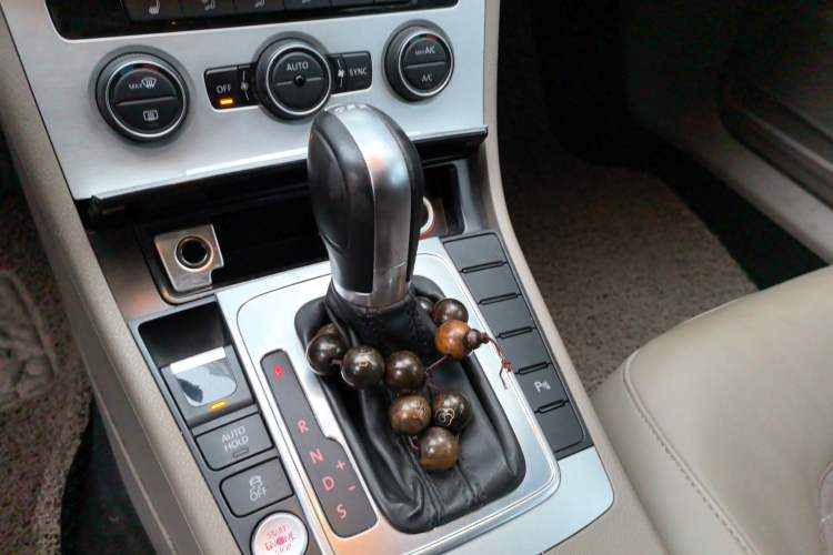 Used Volkswagen Magotan 2015 Facelift 1.8TSI Luxury Model Gear Lever