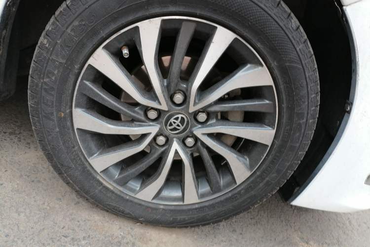Used Toyota Corolla 2016 Dual-Engine 1.8L E-CVT Elite Edition Right Front Wheel Hub