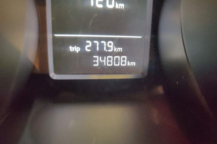 Used Volkswagen Sagitar 2015 230TSI Automatic Comfort Version Odometer Close Up