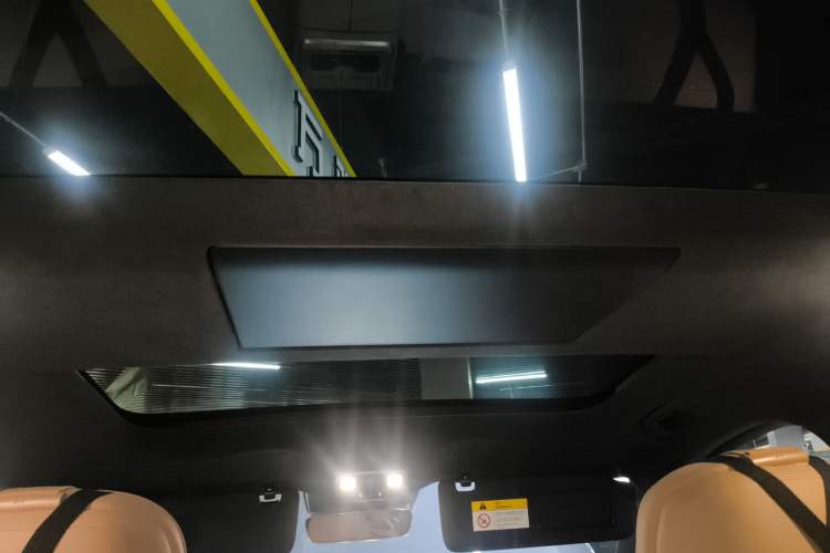 Used ONVO Luxeed L90 2025 Model—Max Six-Seater Version
