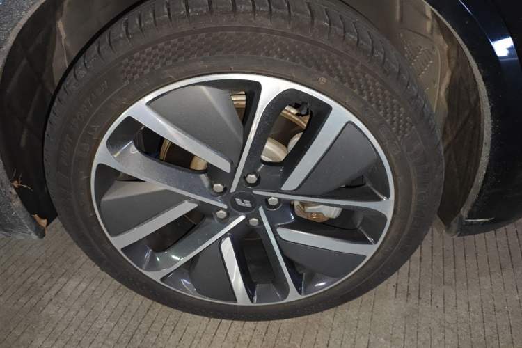 Used Li Auto L8 2023 Air model Right Front Wheel Hub