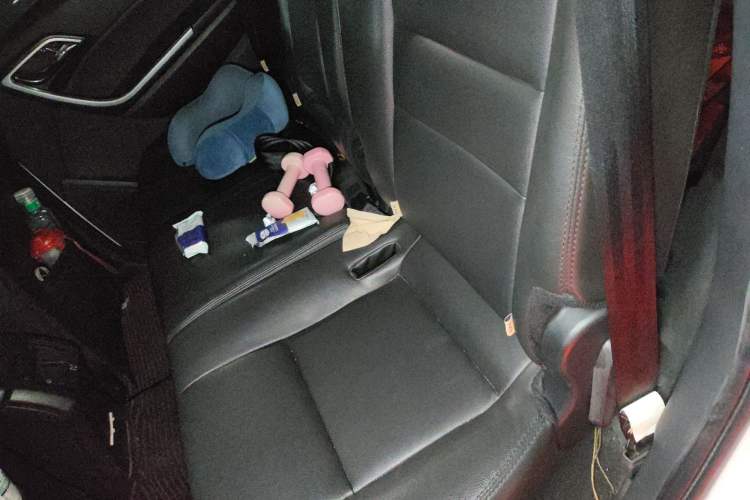 Used JMC Yusheng S350 2013 2.4T Automatic 2WD Diesel Ultra-Luxury 5-Seater Left Rear Seat