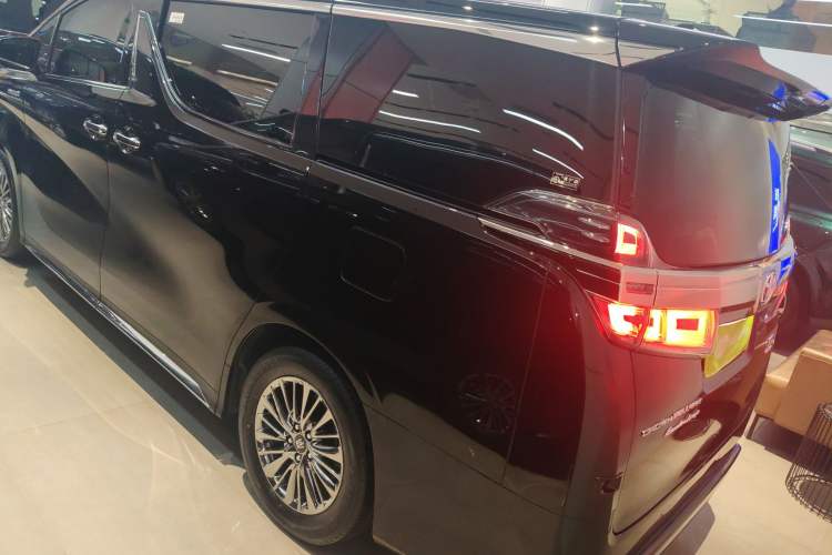 Used Toyota Vellfire 2021 Crown Dual-Engine 2.5L HV Supreme Edition
