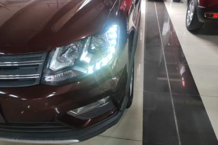 Used Dongfeng Fengon 370 2016 1.5L Manual Luxury 7-Seater
