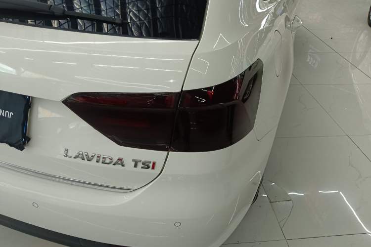 Used Volkswagen Gran Lavida 2013 1.4 TSI Automatic Comfort Model Exterior 3