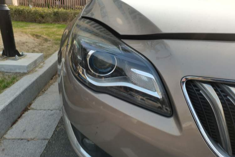 Used Buick Regal 2015 1.6T Elite Tech Model Right Front Headlight