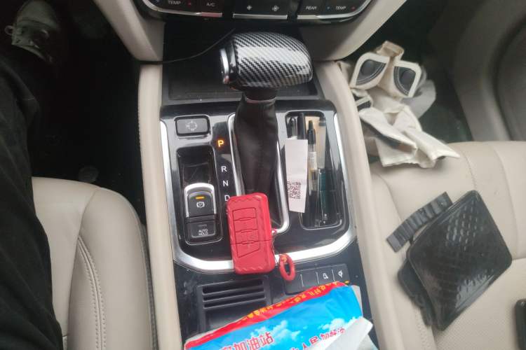 Used GAC Trumpchi GS8 2017 320T Two-Wheel Drive Luxury Smart Connectivity Version (7 Seats) Gear Lever