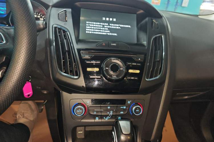 Used Ford Focus 2017 Hatchback 1.6L Automatic Fashion Edition Smart Drive Version Audio And AC Panel