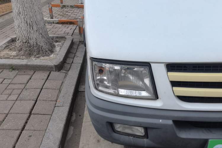 Used Iveco Daily 2017 2.5T A35 Passenger Van 5-7 Seats Model 47Z5
