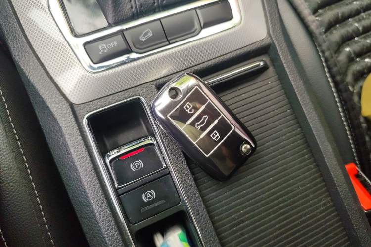 Used Roewe RX5 2016 20T Two-Wheel Drive Automatic Internet Smart Edition Vehicle Key