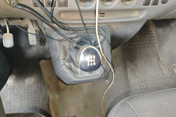 Used JMC Transit 2017 2.8T Commercial Version Short Wheelbase Mid-Roof 6/7/8-Seater JX493 Gear Lever