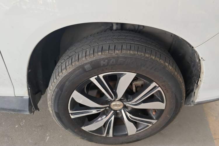 Used BYD S7 2017 2.0T Automatic Prestige Edition Right Front Wheel Hub
