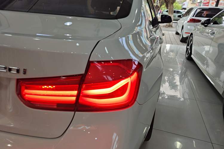 Used BMW 3 Series 2018 320i M Sport Package Exterior 3