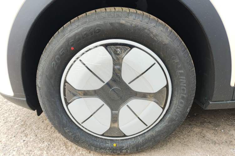 Used Geely Galaxy Geome 2026 Model 410km Carefree Edition Left Front Wheel Hub