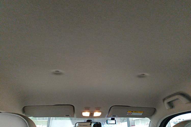 Used ORA White Cat 2022 Xiaoyue Mao Edition 360 km Luxury Model Lithium NMC