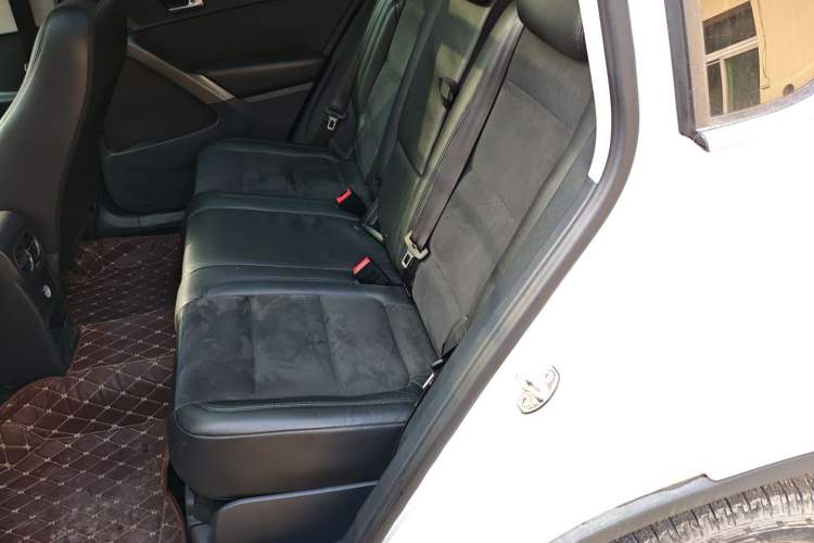 Used Volkswagen Tiguan 2010 2.0 TSI Automatic All-Wheel Drive Flagship Edition Left Rear Seat