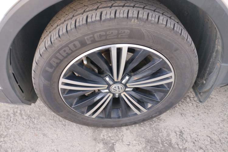 Used Volkswagen Tiguan L 2020 330TSI Automatic Two-Wheel Drive Panoramic Comfort Edition China VI Standard
