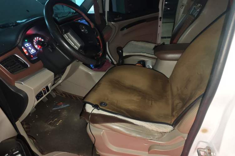 Used FORTHING Lingzhi 2016 M3 1.6L 7-Seater Comfort Model China IV Standard Driver Seat