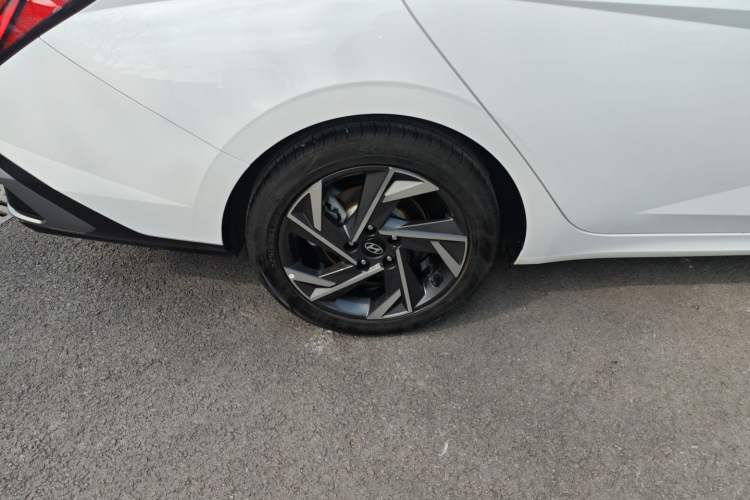 Used Hyundai Elantra 2023 1.5L CVT LUX Prestige Edition
