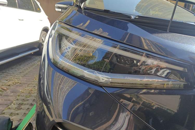 Used Volkswagen ID.4 CROZZ 2021 Long-Range Lite PRO Two-Wheel Drive Version Right Front Headlight