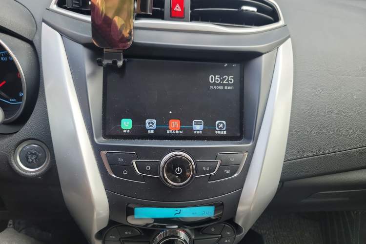 Used BYD Yuan 2016 1.5L Automatic Luxury Version Audio And AC Panel