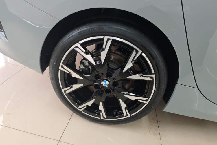 Used BMW 2 Series 2025 225L M Sport Night Edition Package Right Rear Wheel Hub