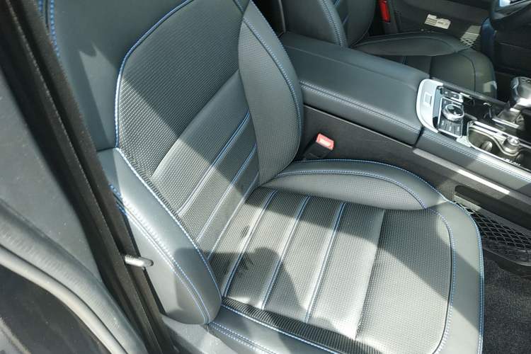 Used BAIC Off-Road BJ40 2020 2.0T Automatic Four-Wheel Drive Urban Hunter Edition Chivalrous Type Right Front Seat