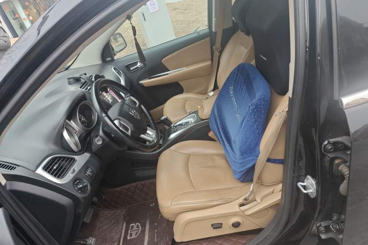 Used Dodge Journey 2013 2.4L Two-Wheel Drive Luxury Version