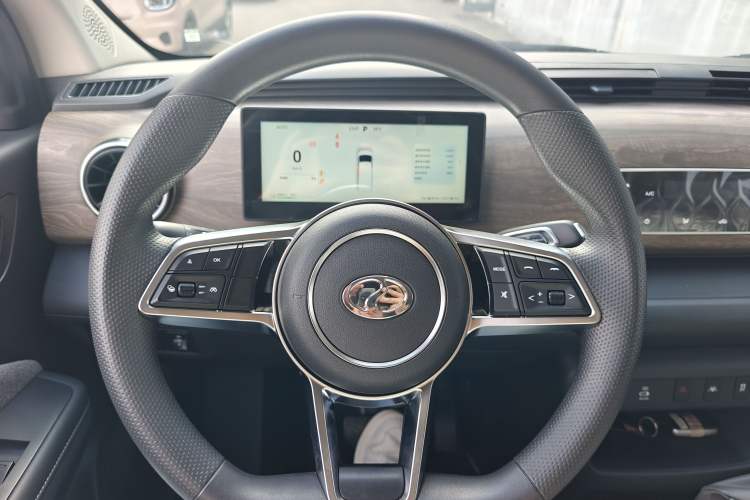 Used Ruichi EC75 2025 Model Passenger Vehicle Smart Driving Ultra-Charging Edition Pioneer II 50.1 kWh