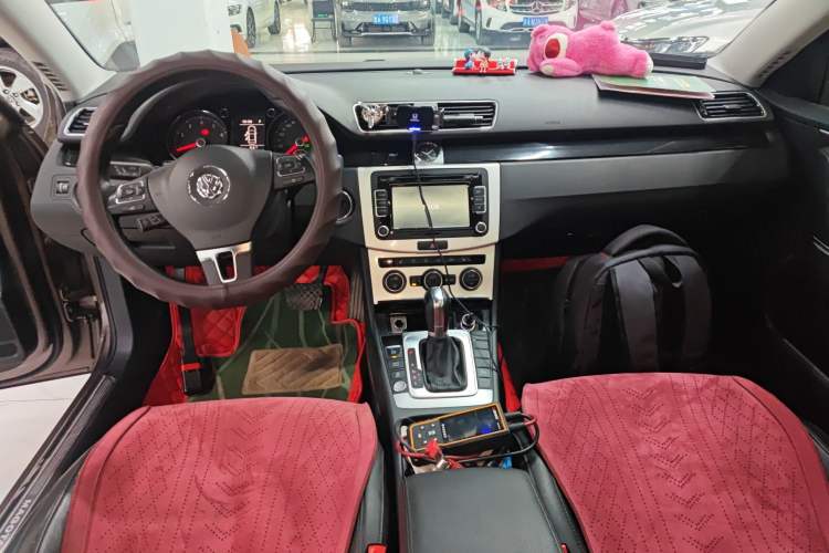 Used Volkswagen Magotan 2015 Facelift 1.8TSI Luxury Model Center Console