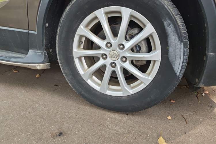 Used Buick Envision 2015 20T Two-Wheel-Drive Elite Model Right Front Wheel Hub