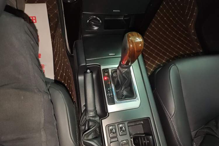 Used Toyota Prado 2016 2.7L Automatic Standard Edition Gear Lever