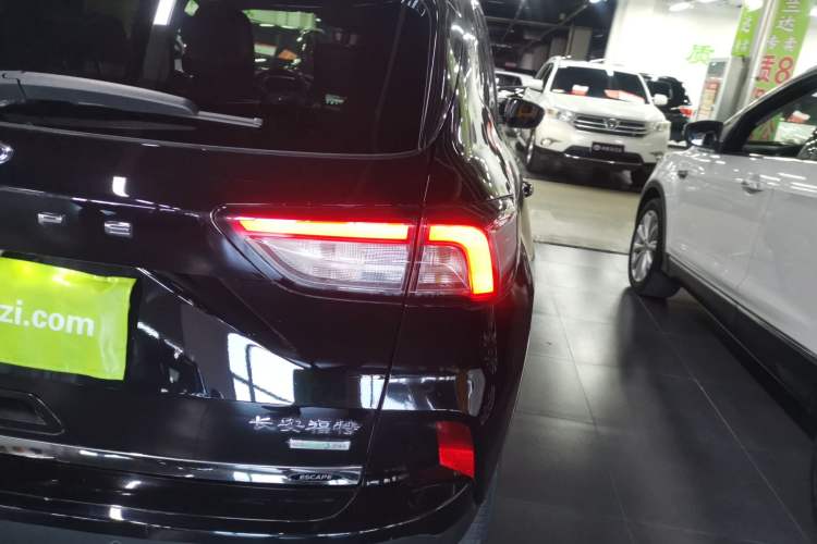 Used Ford Escape 2020 EcoBoost 245 Four-Wheel Drive Titanium Edition Right Rear Taillight