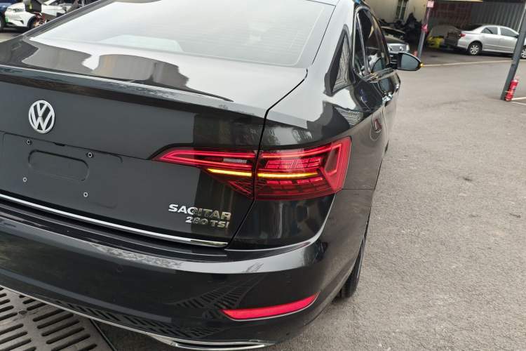 Used Volkswagen Sagitar 2020 280TSI DSG Luxury Version China VI Standard Right Rear Taillight