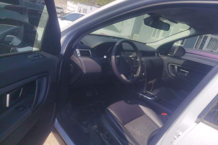 Used Land Rover Discovery Sport 2018 240 PS PURE Edition Driver Seat