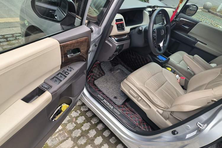 Used Honda Odyssey 2015 Revised 2.4L Luxury Edition Driver Seat