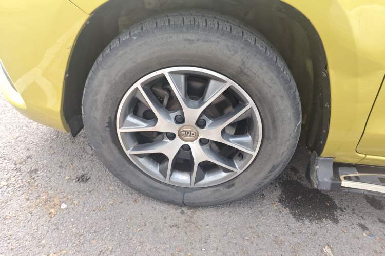 Used BYD Song 2016 1.5TI Manual Luxury Model Left Front Wheel Hub