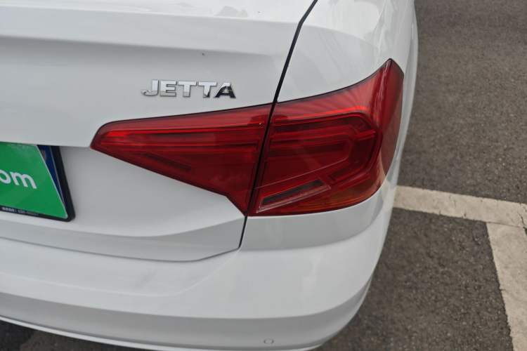 Used Volkswagen Jetta 2019 Dream Edition 1.4L Manual Fashion Version
