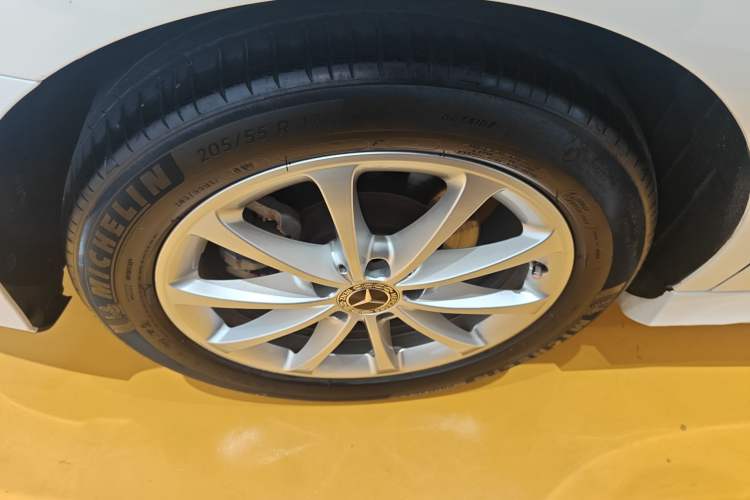 Used Mercedes-Benz A-Class 2021 A 200 L Sport Sedan Fashion Model
