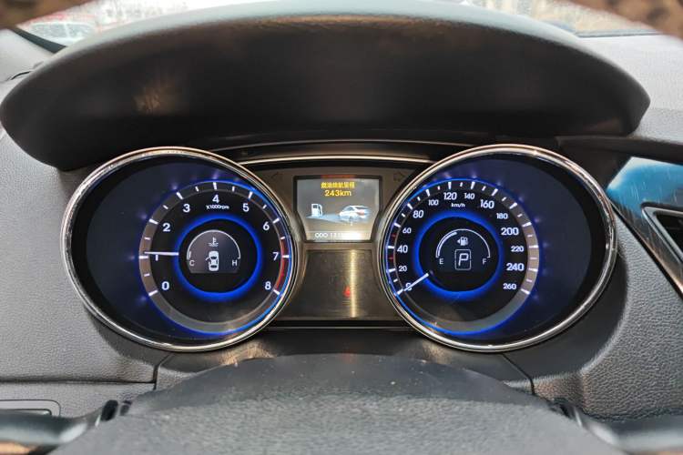 Used Hyundai Sonata 2013 2.4L Automatic Leading Edition China IV Standard