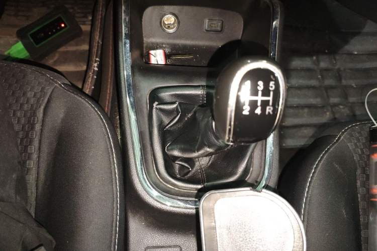 Used Jinbei Gold Hiace 2023 1.5L Passenger Vehicle Engineering Lion 5/6/7 Seater